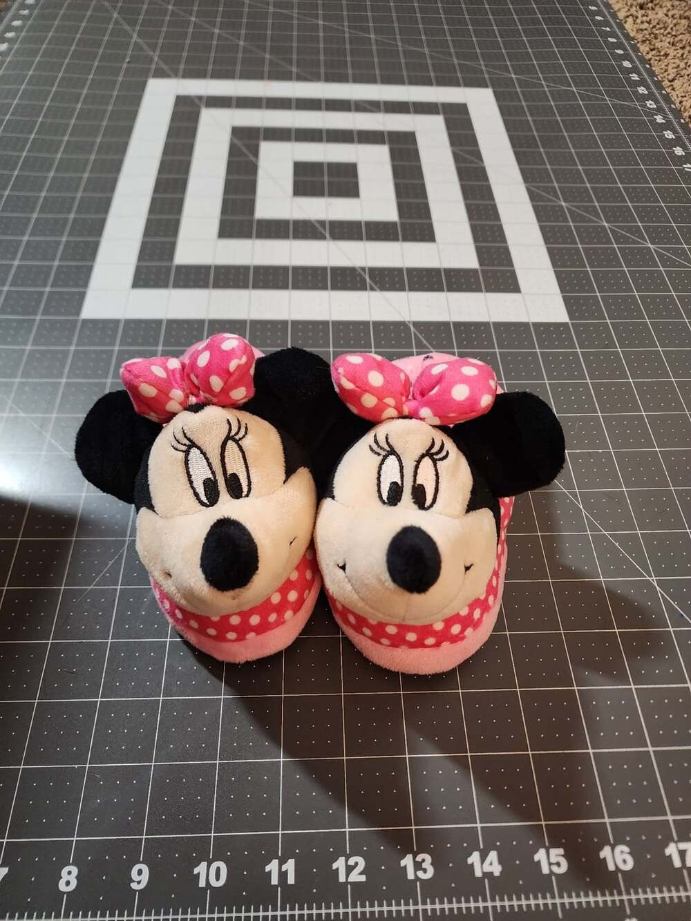 Disney Minnie Mouse Plush Slippers Size 7/8 Pink